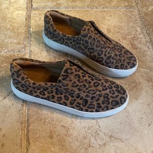 J slides NY size 6.5 cheetah